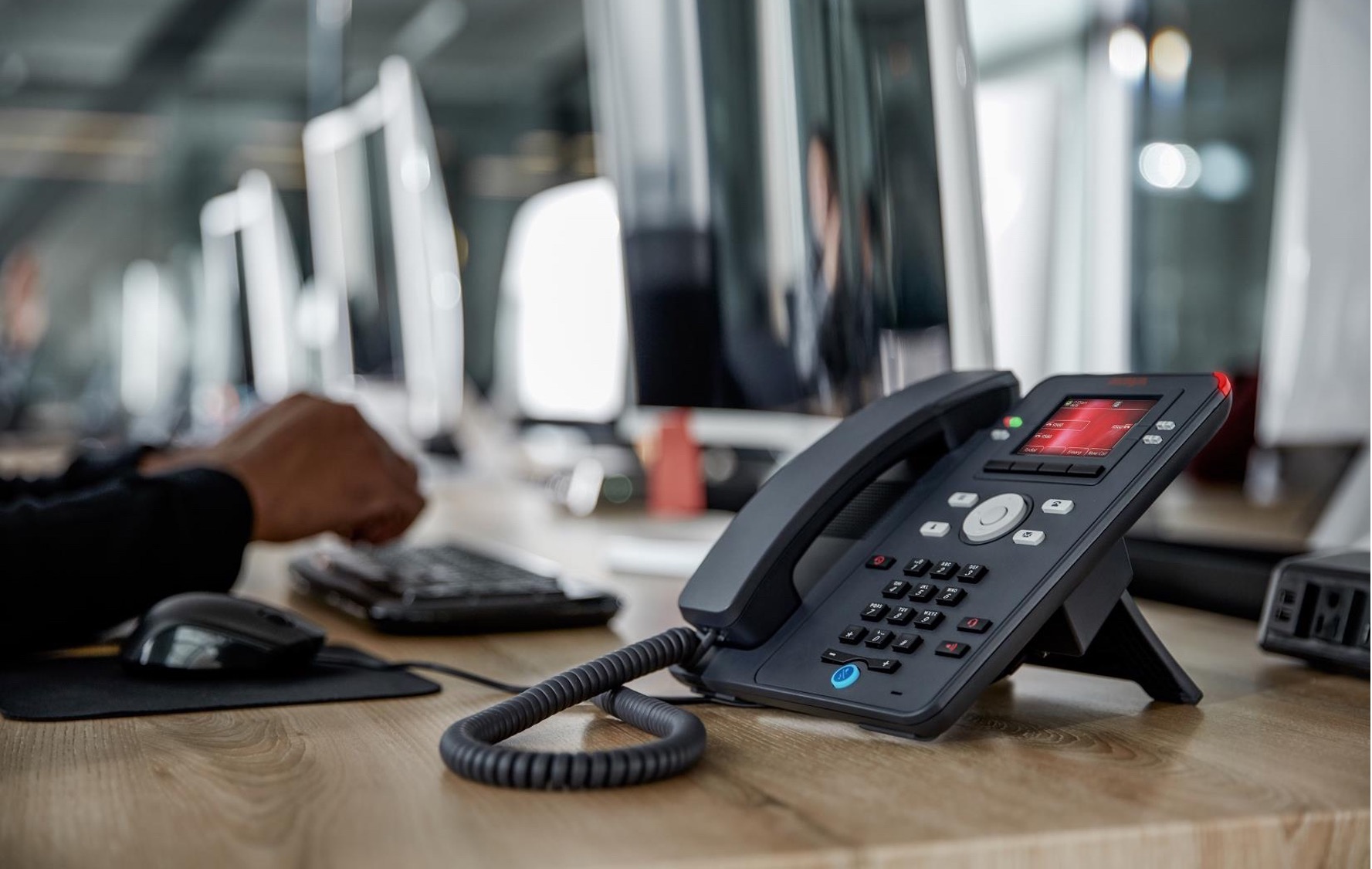 集团通讯多点组网络,avaya组网解决方案、avaya IP话机、avaya IPOffice、avaya aura、avaya s8800
